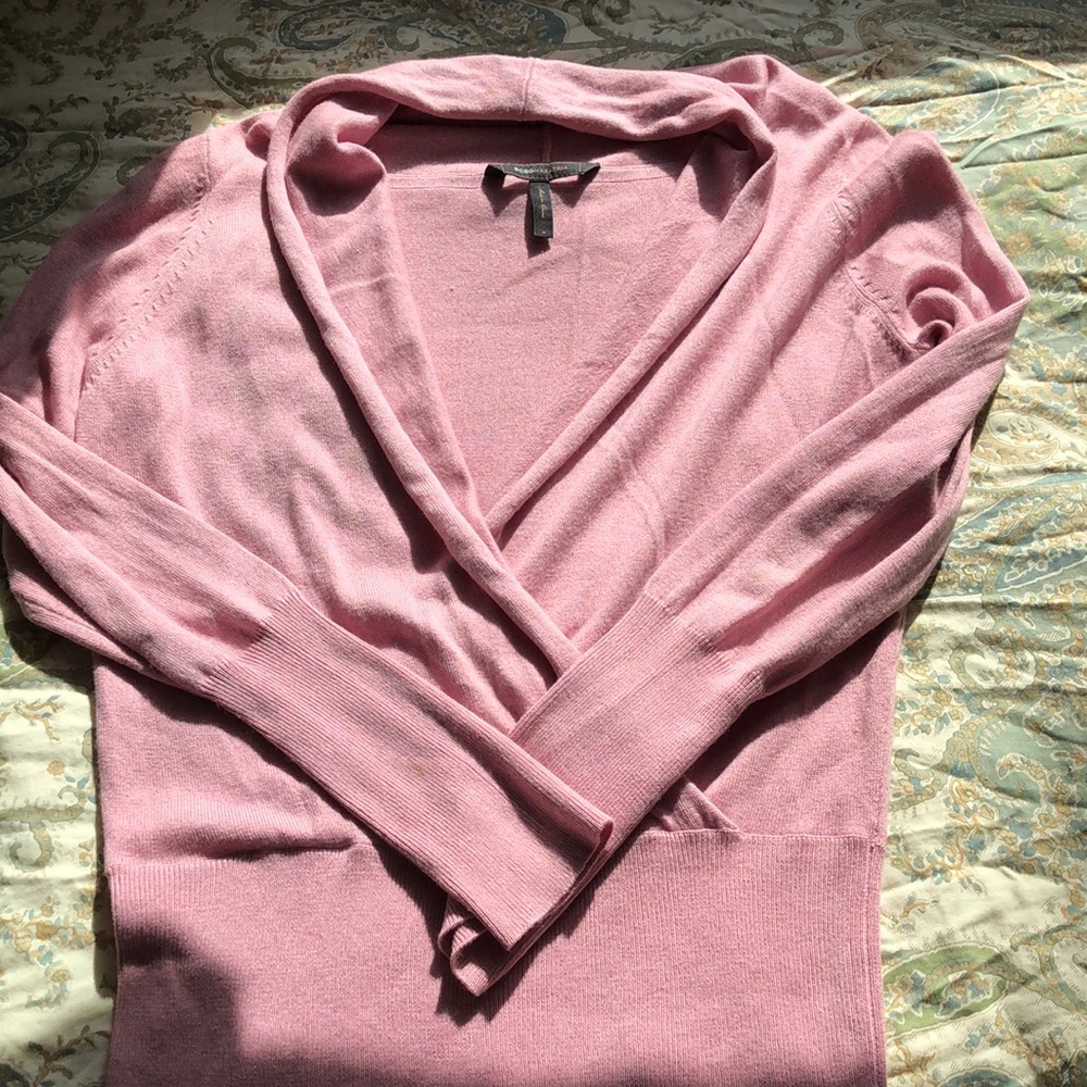 Beautiful rose pink cashmere sweater with open vneck so soft!!!